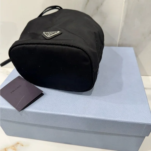 ✨ Prada Re-Nylon Bucket Pouch – Black ✨ - Picture 4 of 9